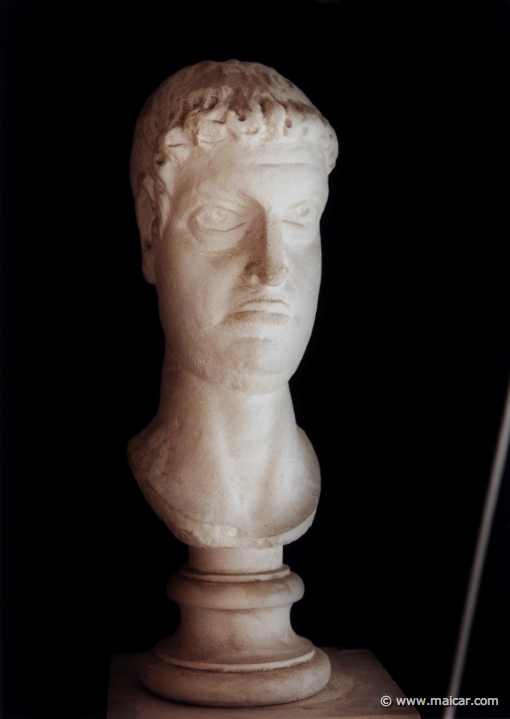 5505.jpg - 5505: Portrait bust of a Roman. Late 5C AD. Original in Glyptotek, Copenhagen. Antikmuseet, Lund.