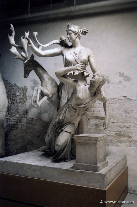 8623.jpg - 8623: Artemis og Ifigenia, rekonstrueret. Originalen af marmor findes i Ny Carlsberg Glyptotek. Romersk kopi efter aeldre forbillede hellenistisk 2./1. årh f.Kr. Den Kongelige Afstøbningssamling, Copenhagen.