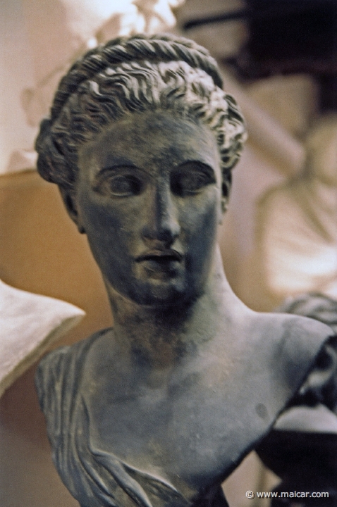 8825.jpg - 8825: Artemis. Fra ‘villa dei Papiri’ i Herculaneum. Graesk, tidl. 4 årh. f. Kr. (romkopi). Napoli, Museo Archeologico. Den Kongelige Afstøbningssamling, Copenhagen.