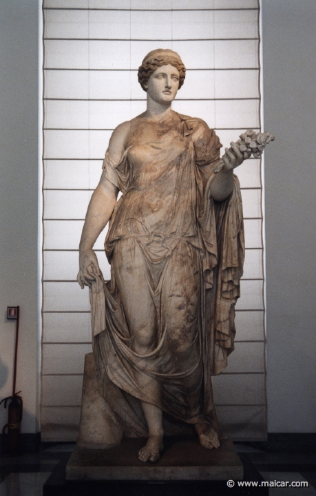 7019.jpg - 7019: Flora Farnese. Rielaborazione di et√† imperiale da originale de et√† ellenistica. National Archaeological Museum, Naples.