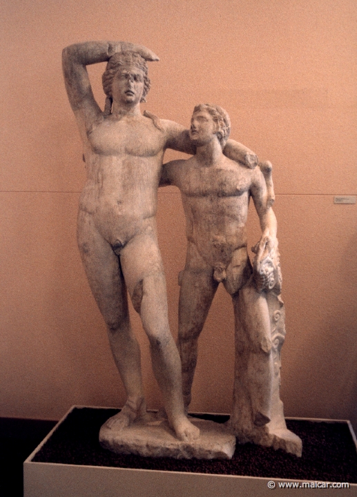 5624.jpg - 5624: Bacchus et un jeune Satyre. Provenance: partie orientale de l’ Empire. 2e siècle après J.-C. Musée d'Art et d'Histoire, Genève.