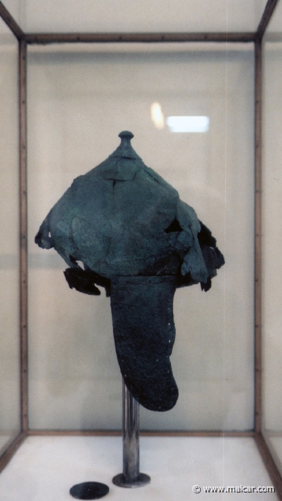 9522.jpg - 9522: Bronze helmet from a warrior tomb near Knossos. Herakleion Museum (Crete).