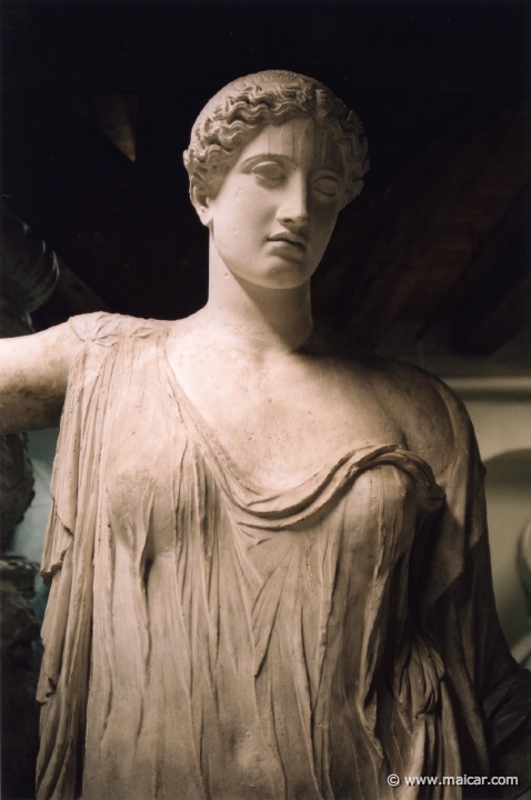 8631.jpg - 8630: Hera Borghese restaureret. Originalen af marmor findes i Ny Carlsberg Glyptothek. Romersk kopi efter aeldre forbillede. Graesk klassisk ca 420 f.Kr. Den Kongelige Afstøbningssamling, Copenhagen.