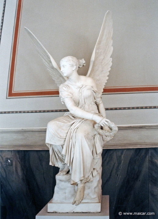 2108.jpg - 2108: Sitzende kranzwerfende Viktoria 1838-45. Christian Daniel Rauch Arolsen, 1777-1857. Dresden. Altes Museum, Berlin.