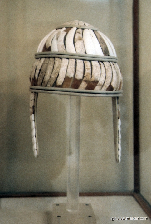 9504.jpg - 9504: Boar’s tusks helmet from Knossos. Herakleion Museum (Crete).
