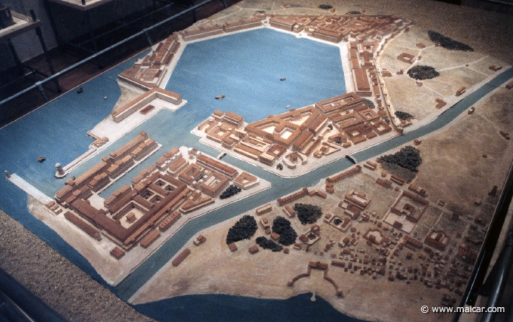 5737.jpg - 5737: Ostia. Port. Maquette à l’échelle 1:500. Pina Naitana (s’inspire de celle créée en 1937). Musée Rath, Genève.