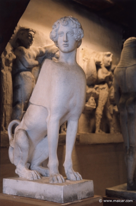 8802.jpg - 8802: Siddende Sfinx fra Aigina, graesk ca 470 f.Kr. Athen Nationalmuseet. Den Kongelige Afstøbningssamling, Copenhagen.