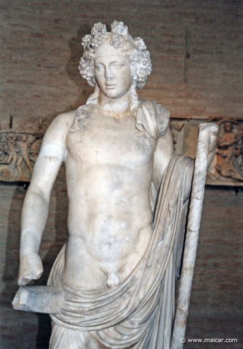 0134.jpg - 0134: Dionysus. Roman copy of Greek original from 4C BC. Glyptothek, München.