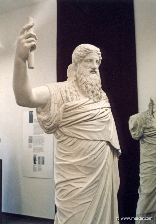 0331.jpg - 0331: Sardanapal, Dionysos av “Cato-Villa” bei Monteporzio. 300 f. Kr. Vatikanen. Archaeologie Staatssamlung.