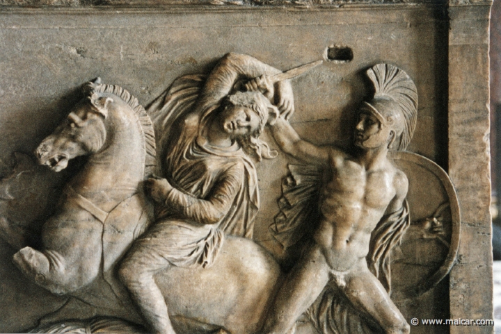 0721.jpg - 0721: Amazon in battle. Greek relief, 4th century BC. Künsthistorische Museum, Wien.