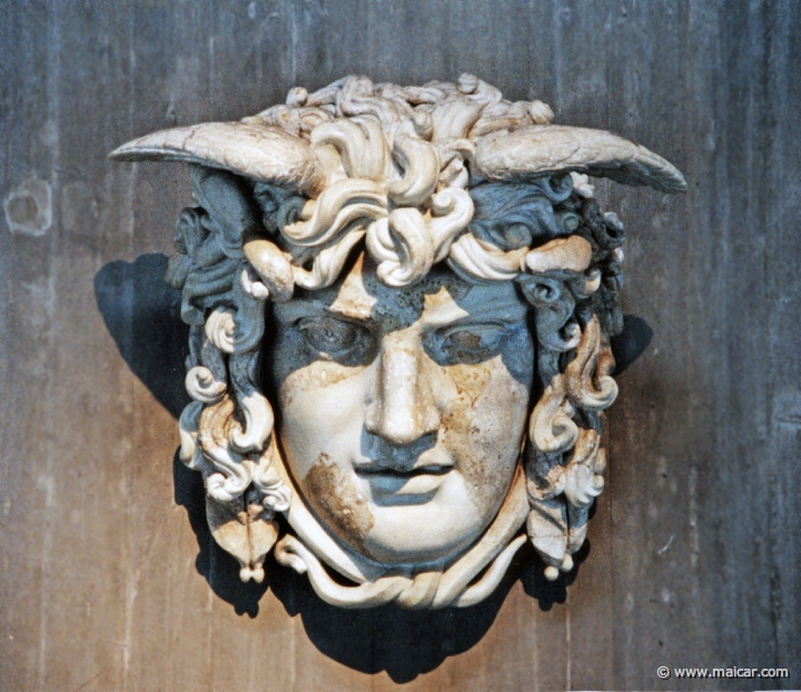 1101.jpg - 1101: Gorgo Medusa. 130 e. kr. Forum Romanum. Considerably restored. Römisch-Germanischer Museum, Köln.