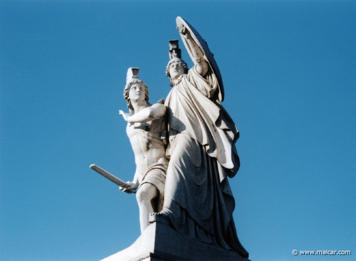 2211.jpg - 2111: Gustav Bläser, 1854: Athena protecting a warrior. Schloßbrücke, Berlin.