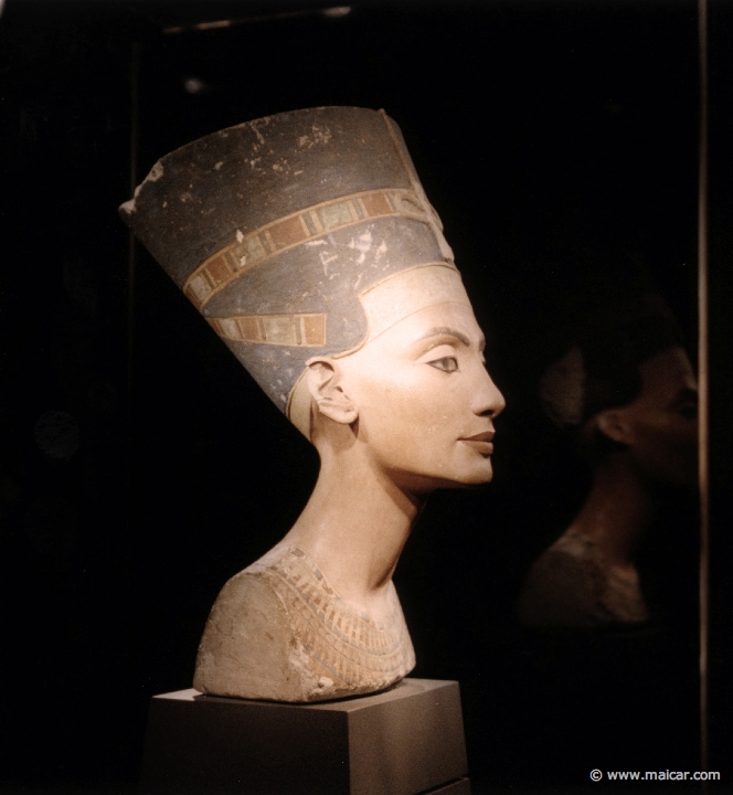 2410.jpg - 2410: Nefertite (c. 1353-1335). Ägyptysche Museum, Berlin.