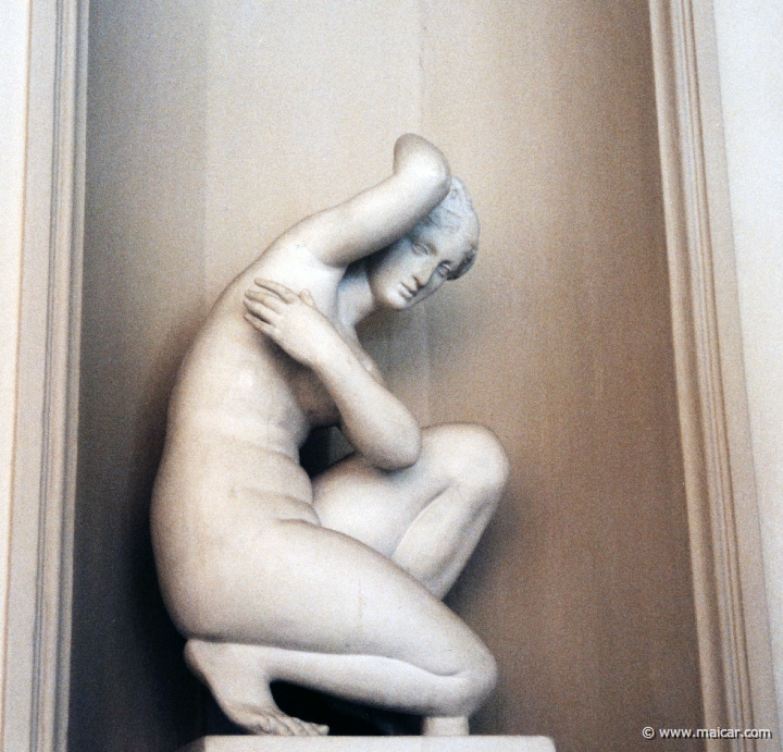 3737.jpg - 3737: Badende Aphrodite. Um 250 v. Chr. Landesmuseum Oldenburg, Das Schloß.