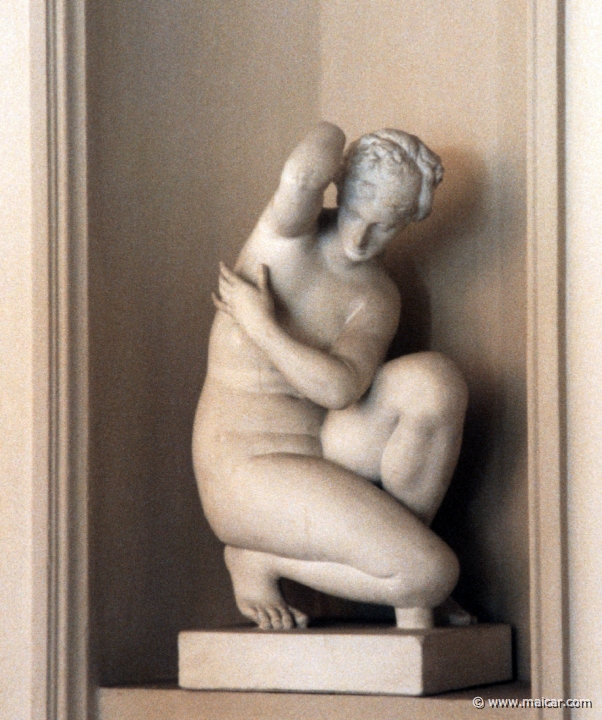 3738.jpg - 3738: Badende Aphrodite. Um 250 v. Chr. Landesmuseum Oldenburg, Das Schloß.