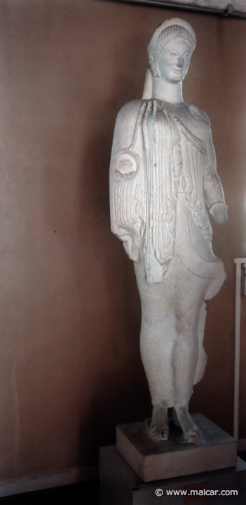 5327.jpg - 5327: Kore from Acropolis, c. 525 BC. Marble original in Acropolis Museum, Athens. Antikmuseet, Lund.