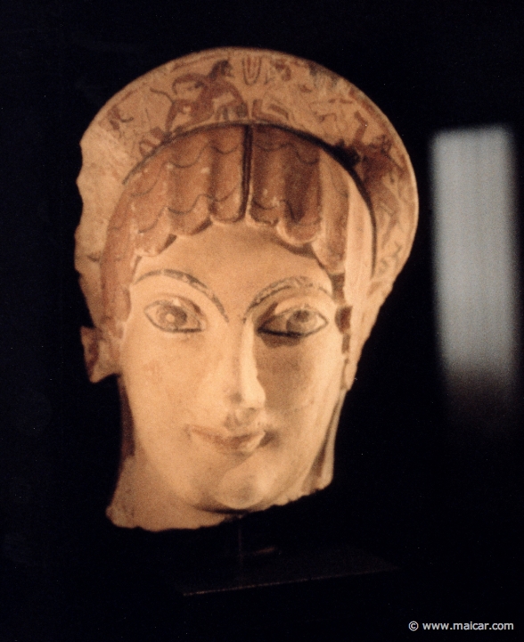 5622.jpg - 5622: Déesse au diadème. Terre cuite Peihte Cerveteri (?) 5e-4e siècle avant J.-C. Musée d'Art et d'Histoire, Genève.