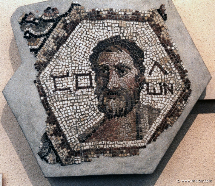 5628.jpg - 5628: Solon. La mosaïque a été découverte en 1938 près d’Antioche, dans la maison de Astres. IIIe siècle après J.-C. Musée d'Art et d'Histoire, Genève.