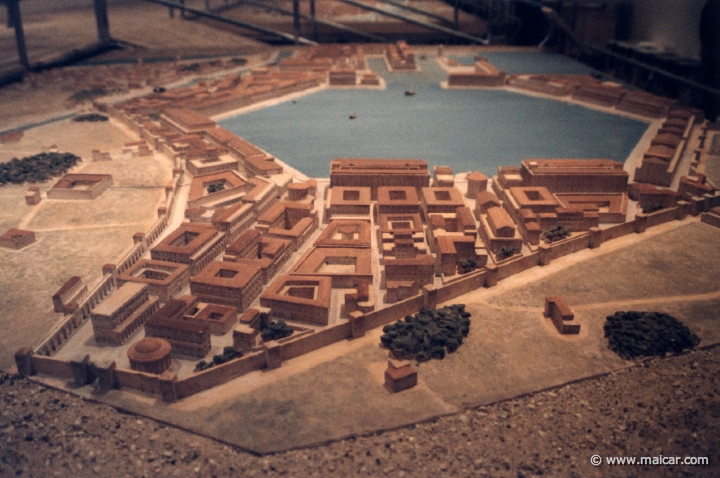 5801.jpg - 5801: Ostia. Port. Maquette à l’échelle 1:500. Pina Naitana (s’inspire de celle créée en 1937). Musée Rath, Genève.