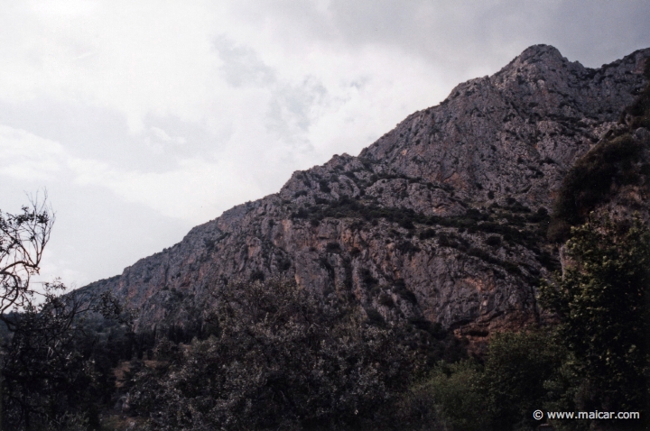 5912.jpg - 5912: Mount Parnassos, seen from the temple of Athena Pronaia, Delphi.