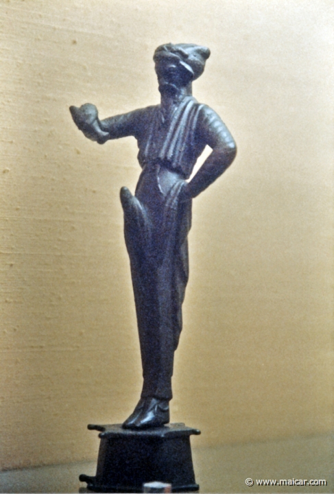 7234.jpg - 7234: Statuetta bronzea di Priapo che versa un liquido da un alabastron sul propio membro. Ercolano I secolo d.C. National Archaeological Museum, Naples.