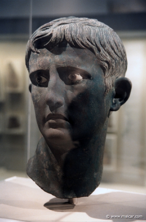 8225.jpg - 8225: Augustus. Bronze head c. 27-25 BC. British Museum, London.