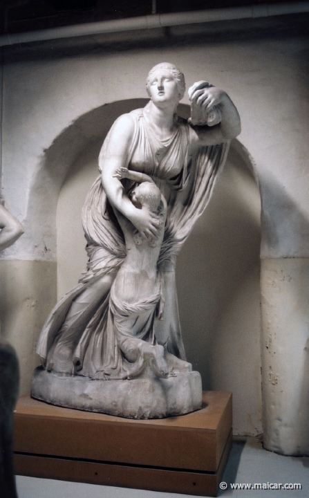 8626.jpg - 8626: Niobe og hendes yngste datter. Graesk, slutn. af 4 årh. eller 2 årh. f.Kr. (Romersk kopi). Firenze, Galleria d. Uffizi. Den Kongelige Afstøbningssamling, Copenhagen.