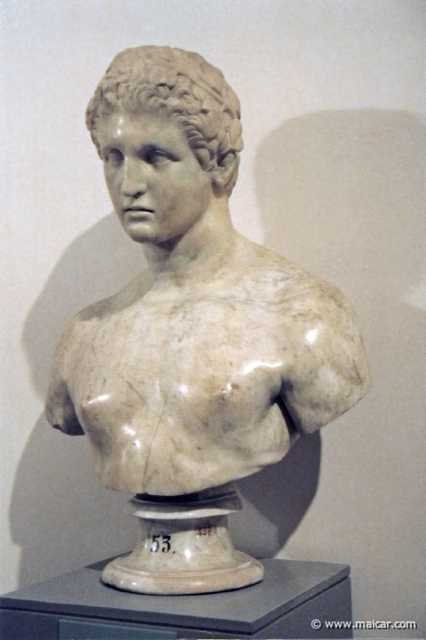9704.jpg - 9704: Busto de Heracles. Copia romana fragmentaria de un original de Escopas (siglo IV a.C.) conocido como «Heracles Lansdowne». Museo Nacional del Prado.