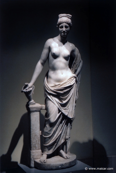 9715.jpg - 9715: Venus del pomo. Hacia 100-110 d.C. Copia romana de un original helenístico de hacia 150 a.C. Museo Nacional del Prado.