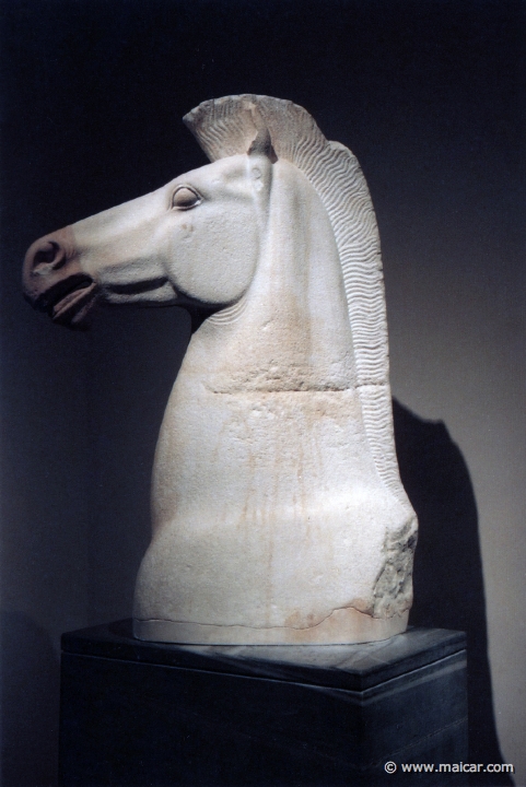 9724.jpg - 9724: Cabeza de caballo arcaica. Hacia 515 a.C. Original griego. Museo Nacional del Prado.