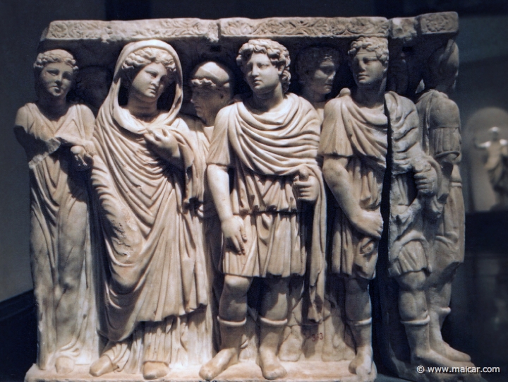 9928.jpg - 9928: Sarcófago con la historia de Aquiles y Políxena. Siglo III d.C. Museo Nacional del Prado.